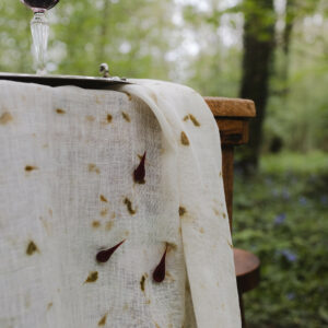 Chemin de table en lin frangé – Image 3